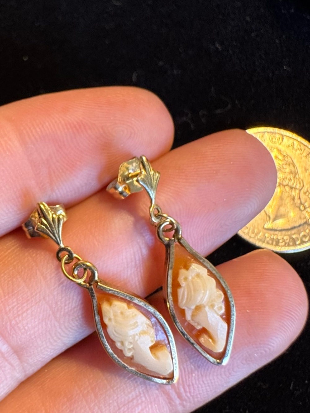 14k Yellow Gold Vintage Cameo Shell Earrings